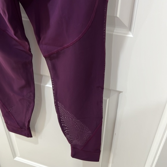 Lululemon cuffed legging with mesh detail - Picture 4 of 5